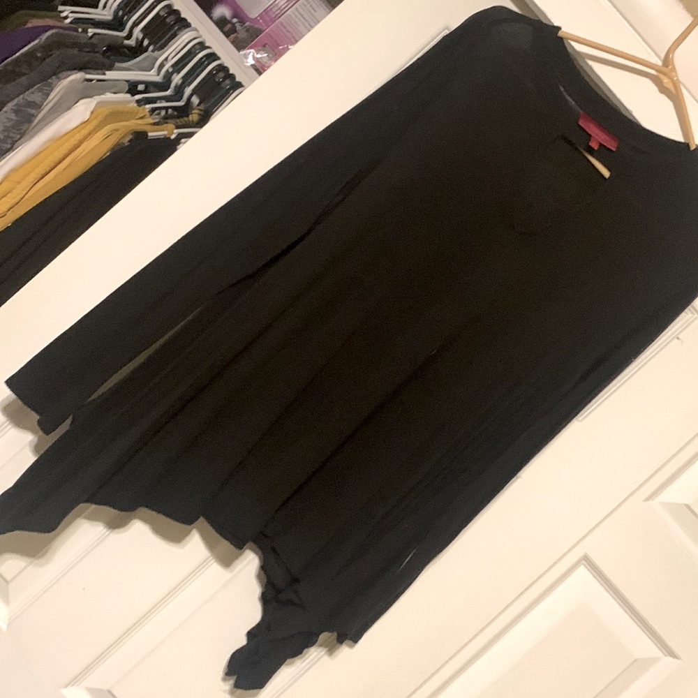 Keyhole long sleeve black top